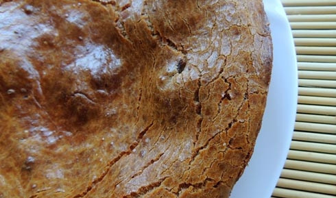 1. Этап. Заливной пирог с картофелем и сайрой: 8. Отправьте пирог в разогретую до 180 градусов духовку и запекайте минут 40-50 до румяности. Приятного аппетита!