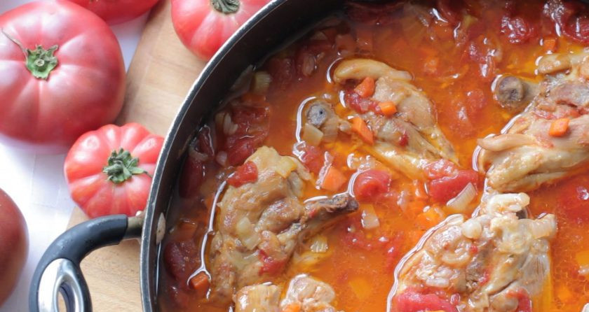 1. Этап. Курица Каччиаторе: 5. Тушите блюдо под крышкой около 40 минут до готовности. В конце добавьте соль по вкусу. Приятного аппетита!