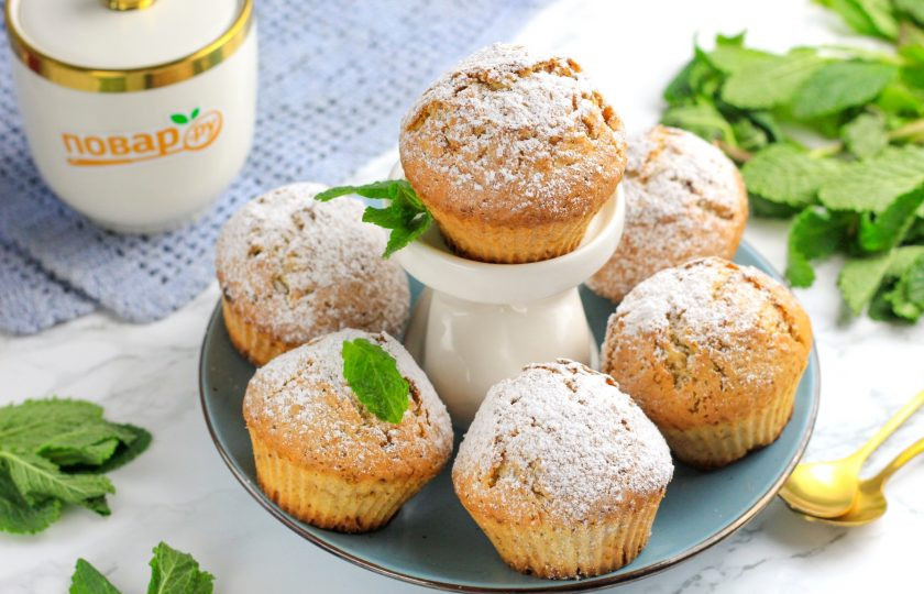 1. Этап. Творожные кексы с шоколадной крошкой: Присыпьте кексы сахарной пудрой или разноцветной присыпкой, подайте к столу с напитками.