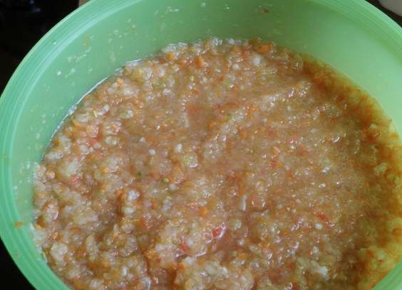 1. Этап. Кабачок по-белорусски: 3. Перемешаем до однородной массы. Добавим соль и прочие приправы.