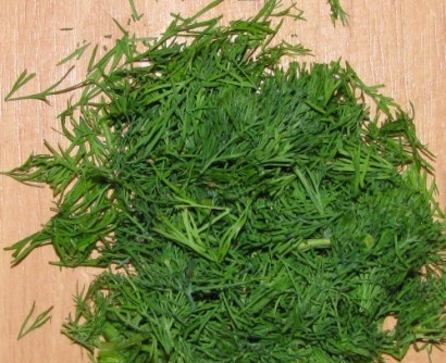 1. Этап. Холодник с картошкой: Нарезаем укроп мелко.