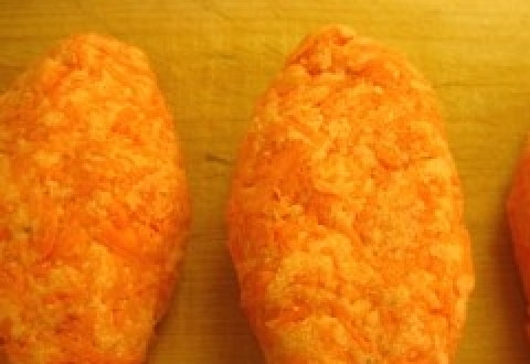 1. Этап. Постные котлеты из моркови: Формируем из получившейся массы котлетки. Их можно делать любой формы.
