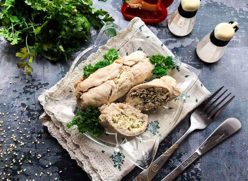 1. Этап. Куриные рулетики с творогом и зеленью в духовке: Куриные рулетики с творогом и зеленью в духовке готовы. Приятного аппетита!