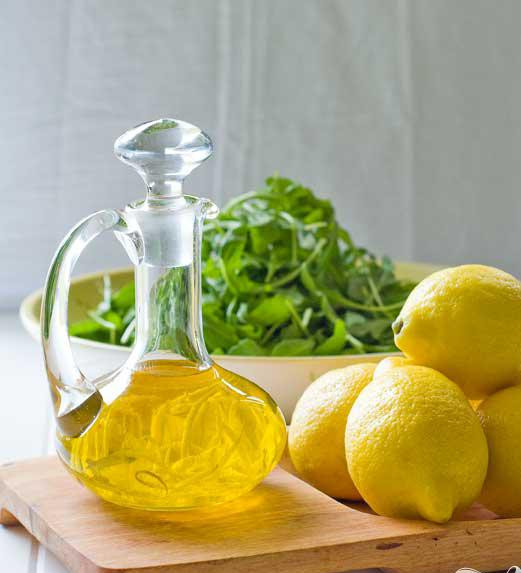 1. Этап. Салат из тунца без майонеза: 4. Получившуюся рыбно-овощную смесь незамедлительно заправить оливковым маслом и свежевыжатым соком лимона.