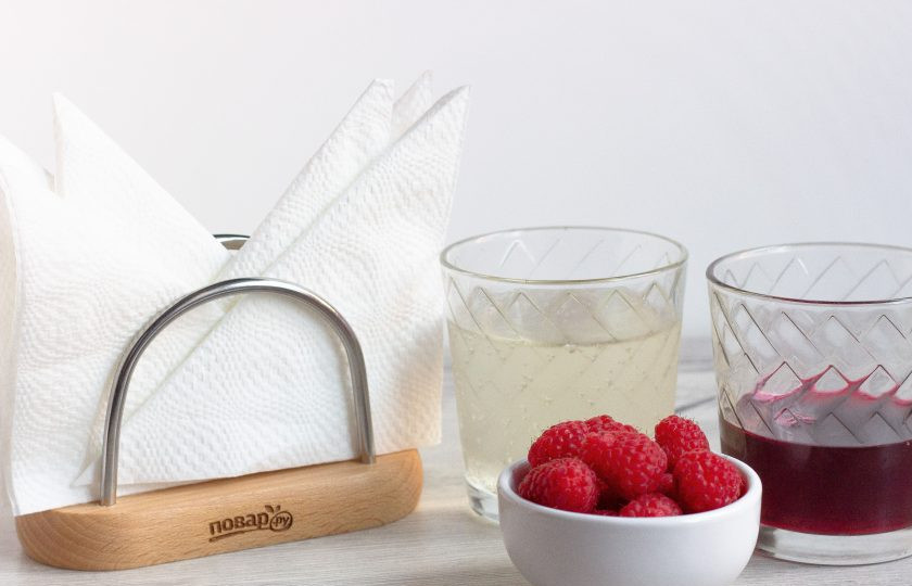 1. Этап. Коктейль с шампанским и малиной: Подготовьте все необходимые ингредиенты.