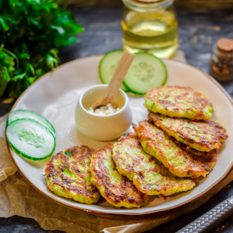 Оладьи из кабачков и колбасы