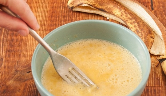 1. Этап. Оладьи из 2 ингредиентов: 5. И быстро перемешайте до однородности.