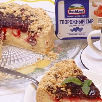 1. Этап. Творожно-ванильный пирог с вишней: Украсила я посыпкой из крошек с краев бортиков после выравнивая краев.