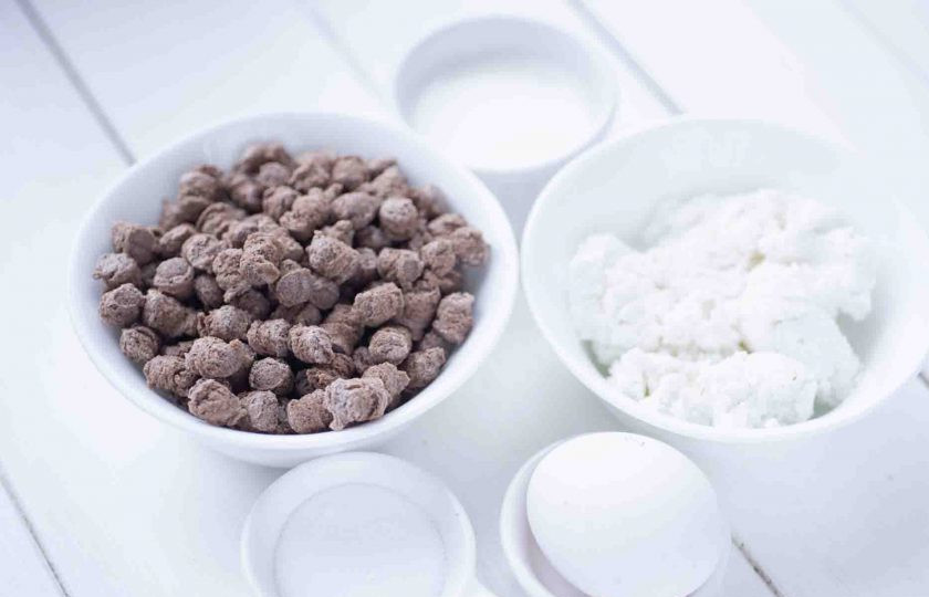 1. Этап. Диетические творожные хлебцы с отрубями: Все ингредиенты удобно выложить сразу на стол.