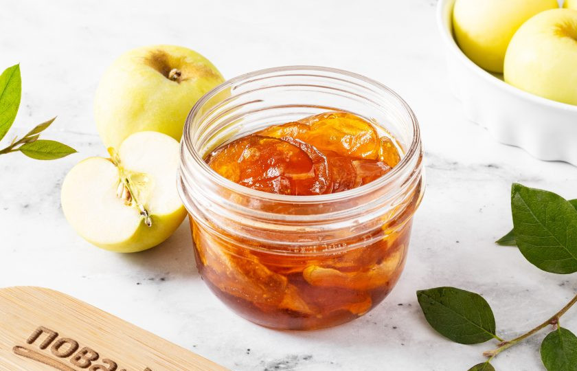 1. Этап. Варенье из яблок Белый налив: Переложите горячее варенье в чистую стерилизованную банку, герметично закройте. Варенье из яблок 