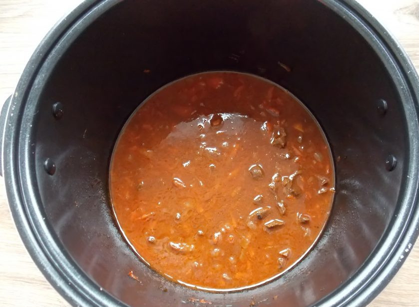 1. Этап. Говяжье сердце в мультиварке: Закройте крышку, включите режим 