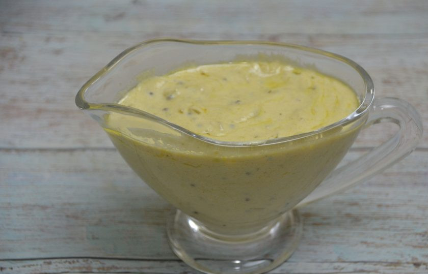 1. Этап. Французский горчичный соус: Переложите горчичный соус в соусник, подавайте в теплом виде.