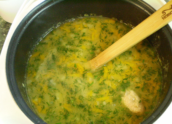 1. Этап. Гороховый суп без картошки: 6. В конце варки добавьте мелко рубленый укроп. Суп готов.