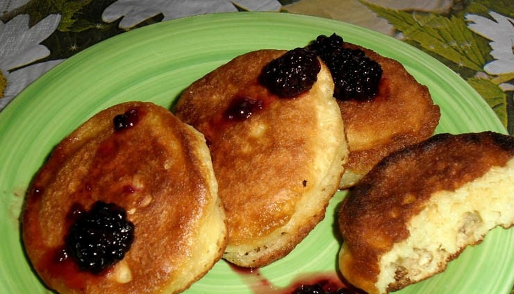 1. Этап. Оладьи (рецепт на кефире): Запекайте оладьи с обеих сторон до румяного цвета. Приятного чаепития!