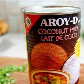 1. Этап. Зеленое карри из курицы с ананасами: Банка кокосового молока выглядит вот так (продается практически во всех супермаркетах).