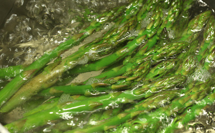 1. Этап. Рыба на вертеле: 2. За это время вы как раз успеете отварить до готовности фасоль в подсоленном кипятке.