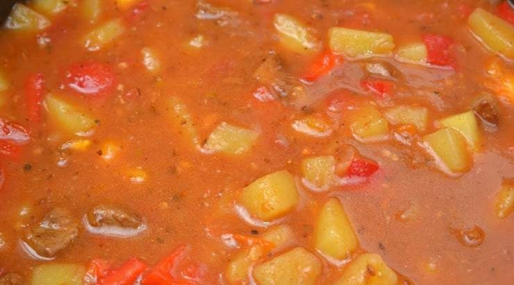 1. Этап. Говядина (гуляш): Влейте ещё бульона или воды. Поставьте режим 