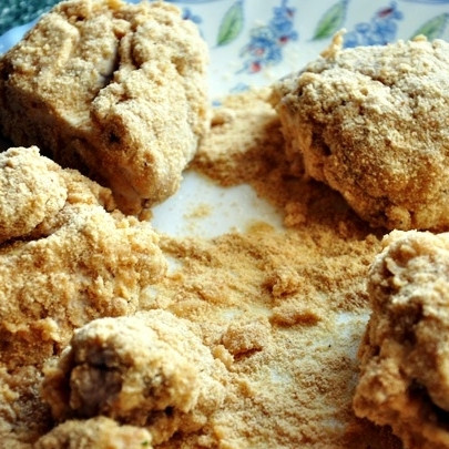 1. Этап. Панированные мозги: Мозги в панировке обжариваем на растопленном сливочном масле до образования золотистой хрустящей корочки с обеих сторон.