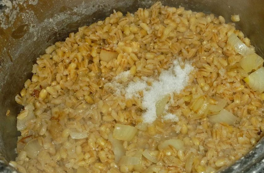 1. Этап. Перловка классическая: 6. Варим еще минут 7, после чего накрываем крышкой, выключаем и даем постоять.