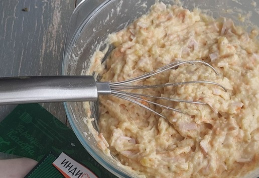 1. Этап. Тонкие картофельные вафли с ветчиной: Хорошо перемешать.