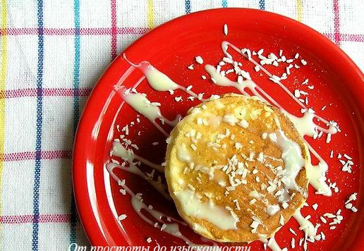 1. Этап. Творожные панкейки с кокосовой стружкой: Подавайте к столу.