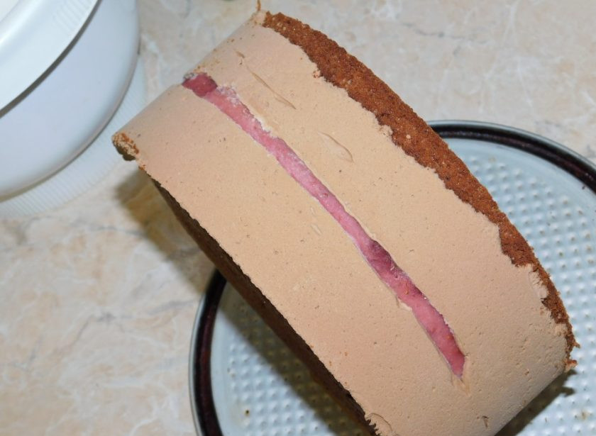 1. Этап. Торт Рандеву: Замороженный торт извлеките из формы.