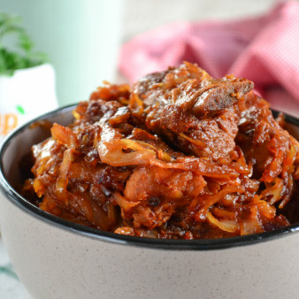 Тушеная капуста с ребрышками в мультиварке