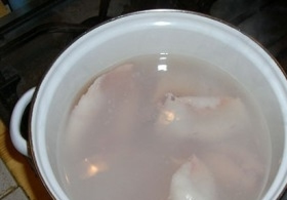 1. Этап. Кальмары с картофелем: Кальмары отварить в подсоленной воде.