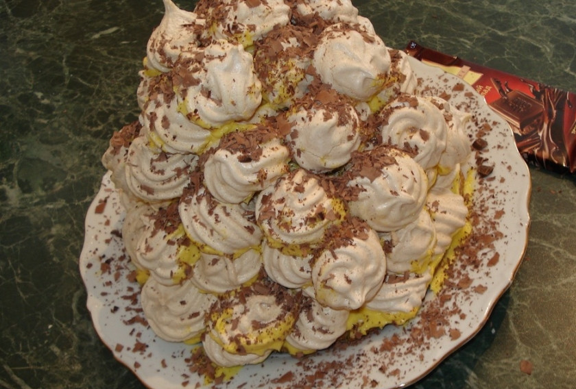 1. Этап. Заварной крем без муки: Наш заварной крем без муки готов! Можете подать с выпечкой, у меня было с безе. Приятного аппетита!