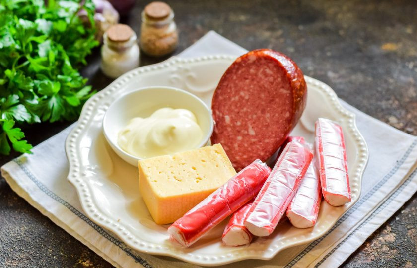 1. Этап. Салат Амазонка: Подготовьте все необходимые ингредиенты.