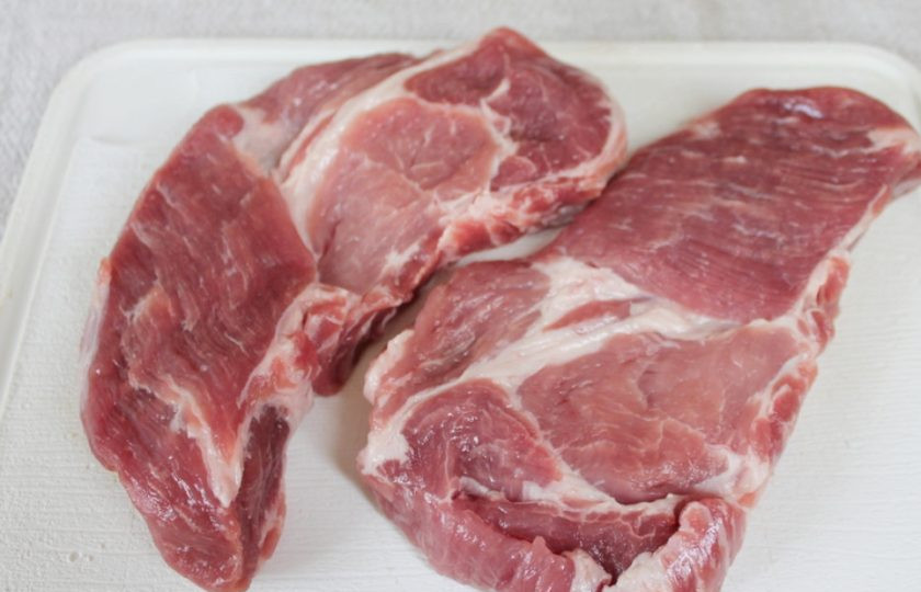 1. Этап. Ошеек в духовке: Ошеек разрезаем на порционные куски.