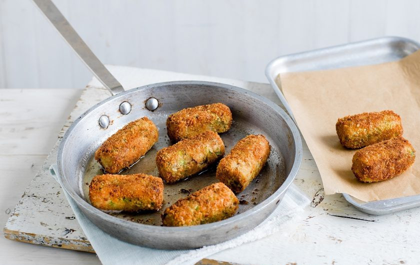 1. Этап. Крокеты с бараниной: 4. Обжарьте крокеты в сковороде на растительном масле до золотистой корочки. А после поставьте в духовку на 15 минут при температуре 180-200 градусов.