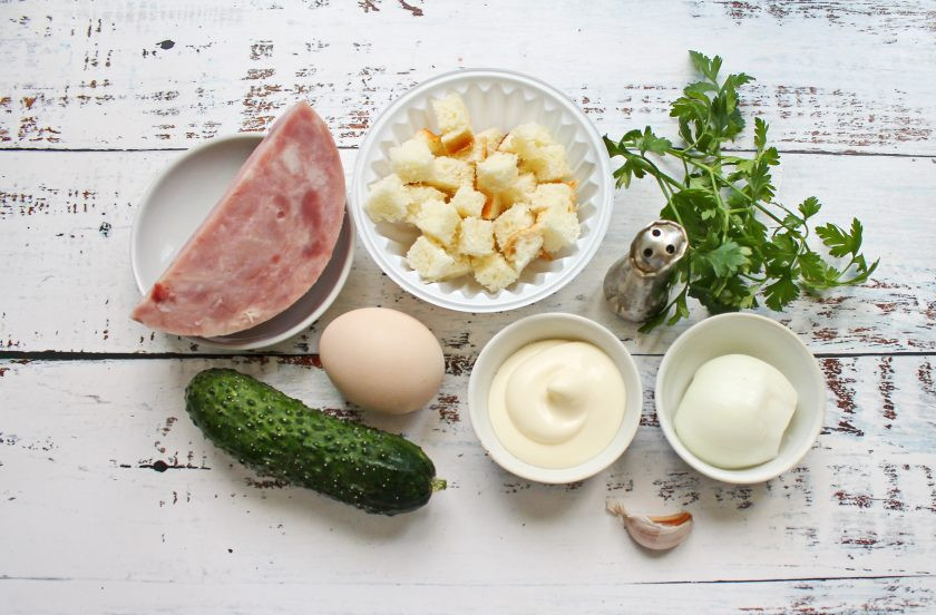 1. Этап. Салат Острые чувства: Подготовьте все необходимые ингредиенты для приготовления салата 