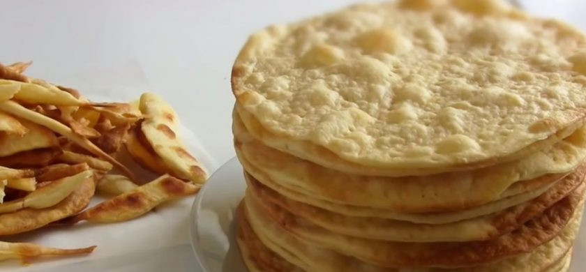 1. Этап. Торт Степка-растепка: 4. Вырежьте из теста круг диаметром 20-22 см, обрезки оставьте на бумаге. Наколите тесто вилкой и отправьте в разогретую до 180-190 градусов духовку на 8-10 минут. Таким образом испеките все коржи.