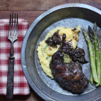 Кролик в красном вине