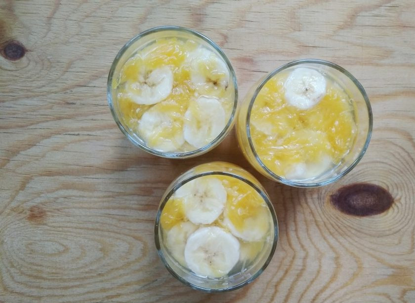 1. Этап. Бананы в желе: 8. Затем залейте желейной массой.