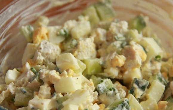 1. Этап. Протеиновые блинчики: 7. Заправить начинку можно обезжиренным йогуртом. Поперчить по вкусу.