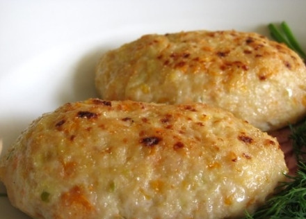 1. Этап. Котлеты в духовке из говядины: 5. Готовые котлетки можно подавать горячими с любимым гарниром или свежими овощами. Впрочем, они остаются сочными и вкусными даже когда остынут.