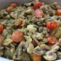 Картофель запеченный с грибами Обжарьте картофель на оливковом или растительном масле до золотистой корочки. Периодически мешайте, но не слишком часто что бы кусочки остались целыми. Выложите картофель в форму для запекания. Грибы нарежьте пластинками, а лук кубиками. На этой же сковороде обжарьте лук с грибами, в конце добавьте мелко нарезанный чеснок или пропущенный через пресс, а так же измельченную зелень. Помидоры разрежьте пополам и так же добавьте в сковороду. Готовьте несколько минут. Переложите овощи на картофель и запекайте в духовке при 180 градусах 20 минут. В конце попробуйте на вкус, по необходимости посолите и поперчите. Подавайте горячим. Приятного аппетита!!! Картофель запеченный с грибами и томатами получается сытным, вкусным и сочным, готовить такое блюдо довольно просто и быстро, оно замечательно подойдет для сытного обеда или ужина. Подавайте с овощным салатом или соленьем как отдельное блюдо или можно использовать как гарнир под мясо. Для лучшего аромата и вкуса используйте ваши любимые специи и различную зелень, тогда блюдо будет еще более ярким, черри смело замените на обычные помидоры просто нарежьте на мелкие кусочки, а так же берите не слишком сочным, а более мясистые. Картофель очистите и нарежьте дольками. Посолите, поперчите по вкусу если хотите добавьте острый перец.