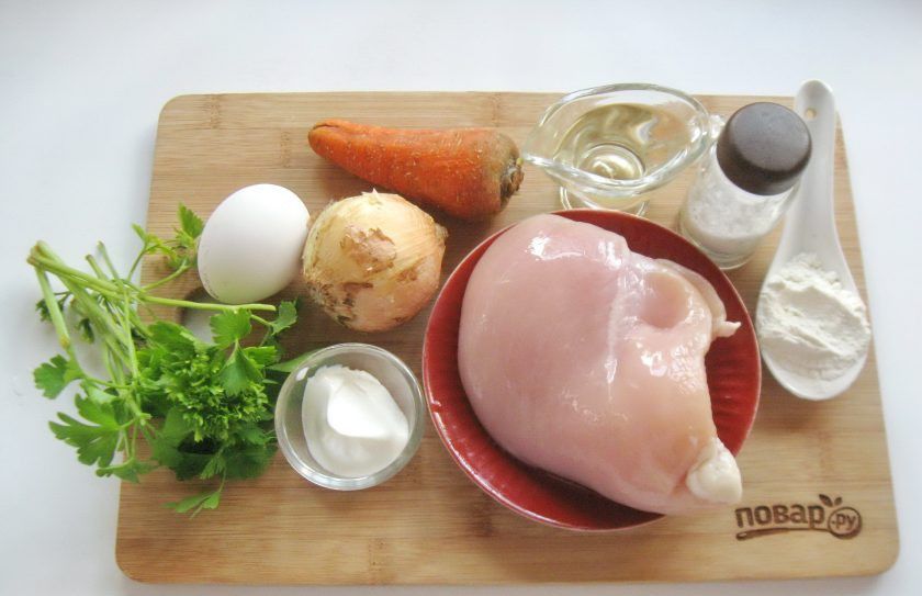 1. Этап. Куриные оладьи с морковью: Подготовьте ингредиенты для приготовления оладий из куриного филе.