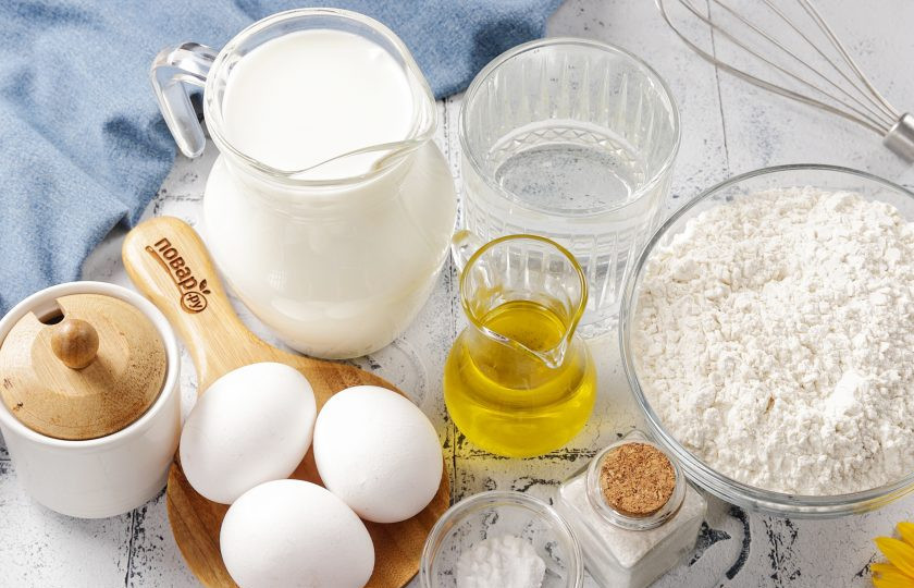 1. Этап. Блинчики на кефире: Подготовьте все ингредиенты.