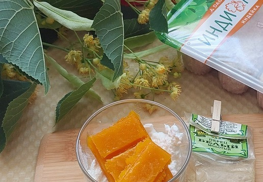 1. Этап. Манговый Верзила с котлетой из индейки: Приготовить соус, смешав пюре манго, йогурт и белый перец