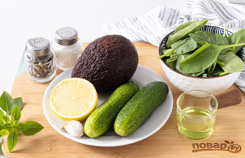 1. Этап. Холодный суп из авокадо: Подготовьте все ингредиенты.