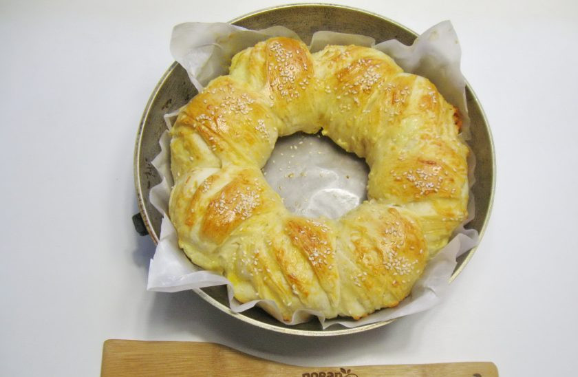 1. Этап. Итальянский хлеб с сыром: Выпекайте хлеб в духовке при температуре 175-180 градусов 35-40 минут до золотистой корочки.