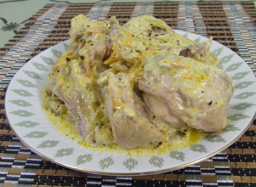 1. Этап. Фрикасе из кролика: 7. Пока готовится фрикасе из кролика в домашних условиях, можно сделать гарнир. Обратите внимание, что с этим блюдом отлично сочетается кукурузная или каша из пшена, а также всеми любимое картофельное пюре.