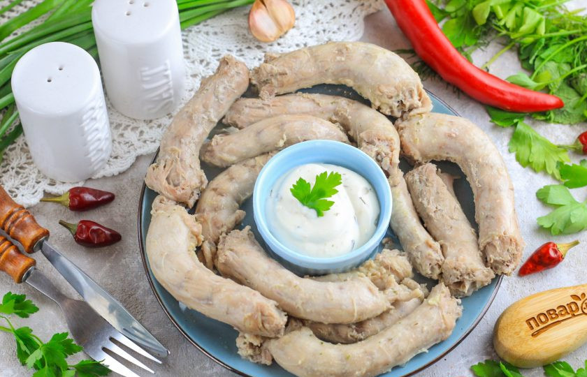 1. Этап. Вареные куриные шеи: Извлеките вареные шеи на тарелку и подайте к столу горячими с любым соусом.