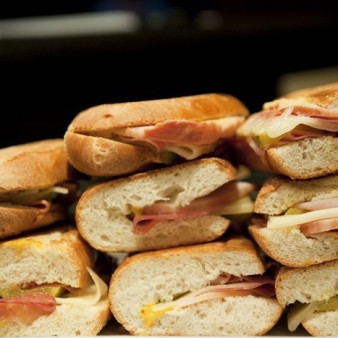 Сэндвич с ветчиной и сыром