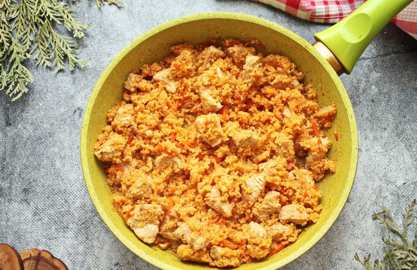 1. Этап. Кускус с индейкой: Готовый кускус с индейкой еще раз перемешайте и сразу подавайте к столу.