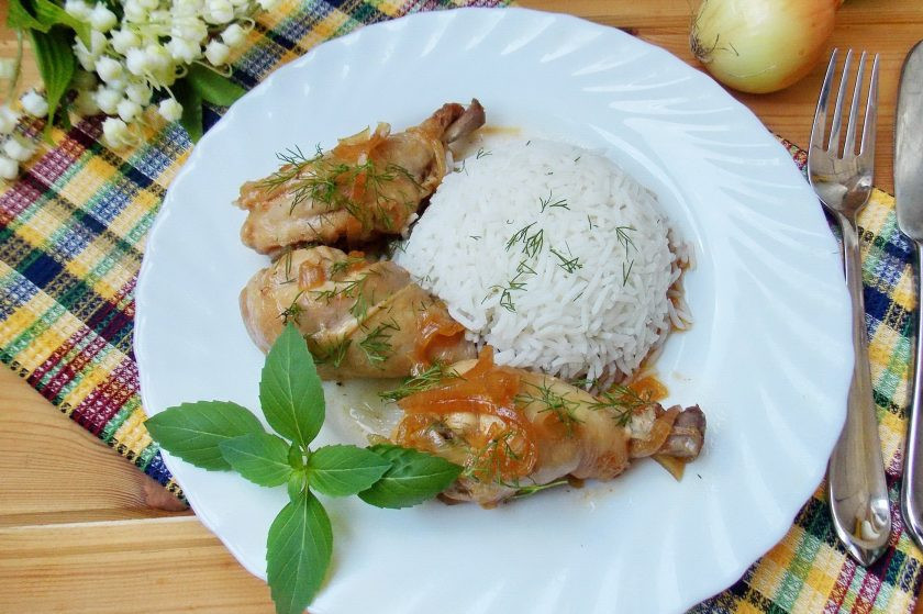 1. Этап. Курица в кисло-сладком луковом соусе: Курица в луковом соусе готова.