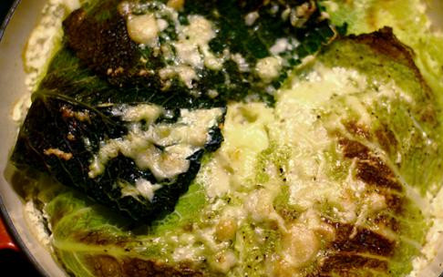 1. Этап. Запеканка из савойской капусты: Достаем капустную запеканку из духовки, посыпаем ее тертым пармезаном, и не медля - к столу, пока не остыло. Приятного аппетита!